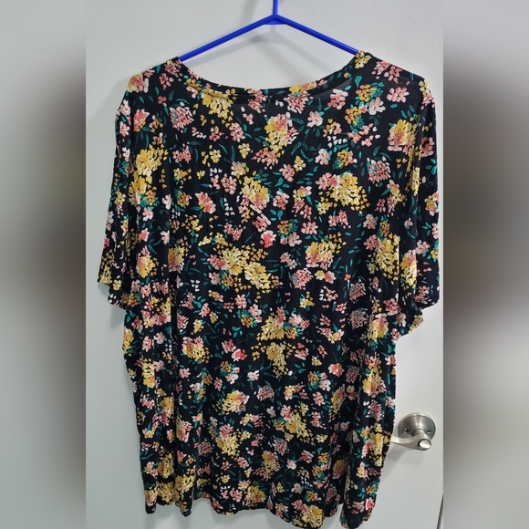 4X Addition Elle Floral Top - Picture 2 of 5